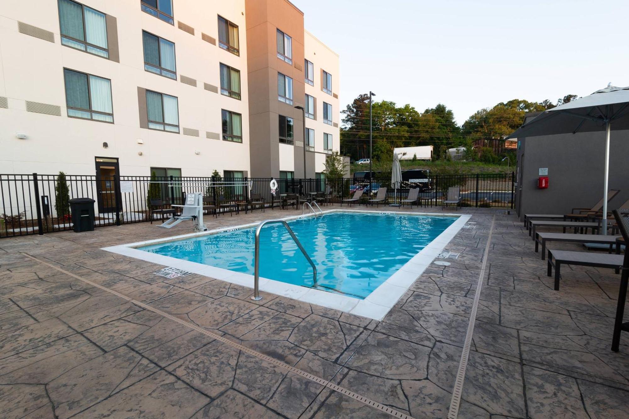 Courtyard By Marriott Картерсвилл Экстерьер фото